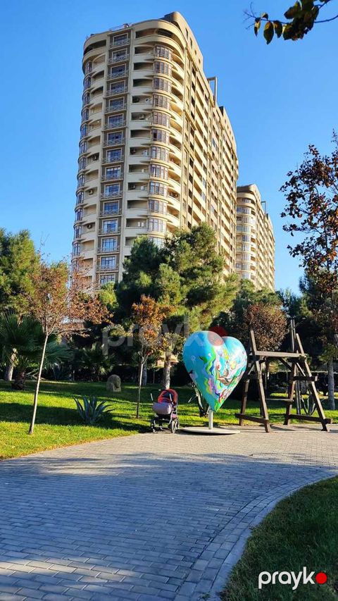 Satılır 4 otaqlı yeni tikili 211 m² — Bakı