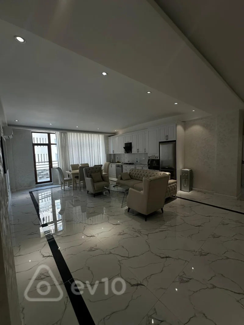 5 otaqlı mənzil, 245 m², Rəşid Behbudov küçəsi 65 — kirayə — Mənzil, Bakı (11)