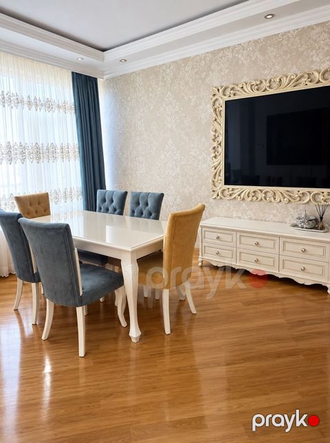 Qonaq otağı üçün, İşlənmiş, Dördbucaq masa, 8 stul — Bakı