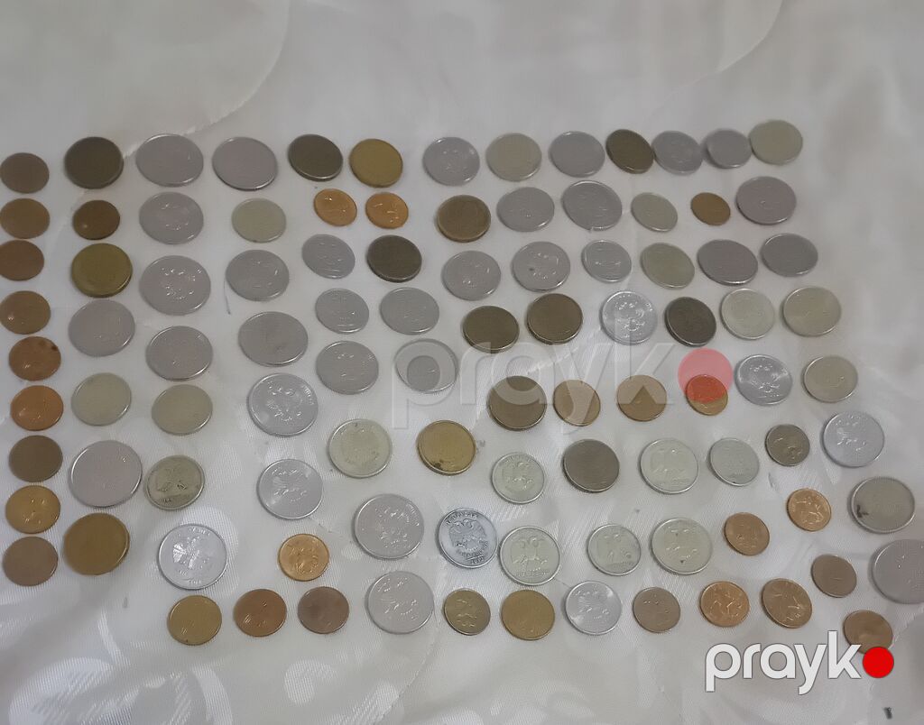 103 dene sike var burda bir manat verilir Kağız pul 15 mnatdi — Sikkələr, Bakı (4)