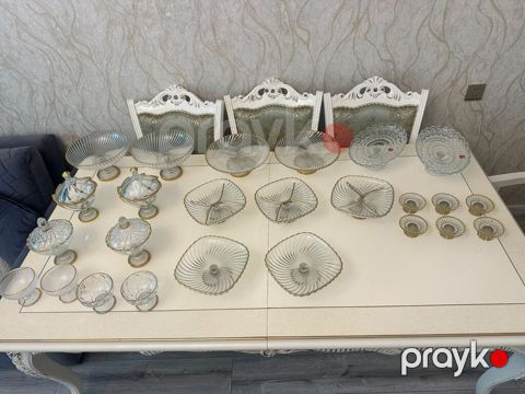 Şəkildə görünən Şüşə/qızılı bəzəkli şirniyyat-servis dəsti çox az — Masazır