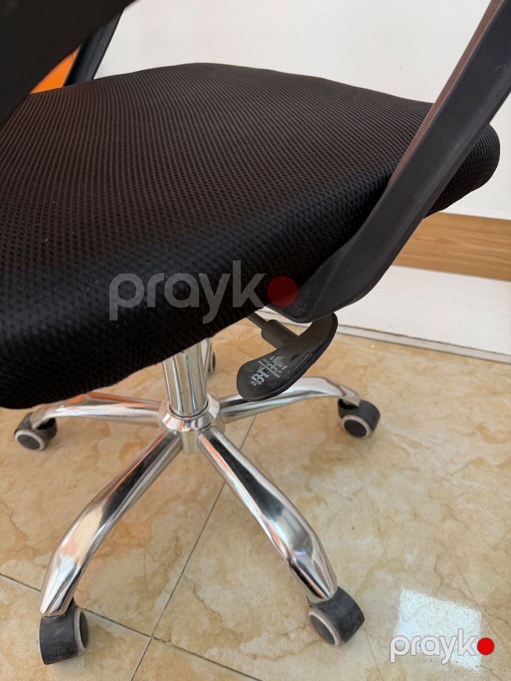 Ofis kreslosu – ortopedik, mesh, tənzimlənən Ofis kreslosu satılır — Ofis mebeli, Bakı (4)