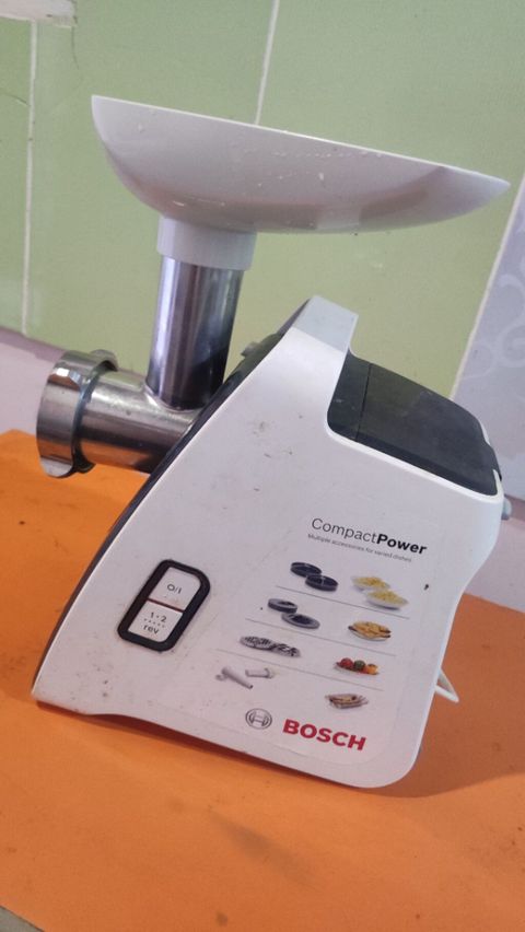 Продаётся электрическая мясорубка Bosch CompactPower(1500 Вт - 1600 — Bakı
