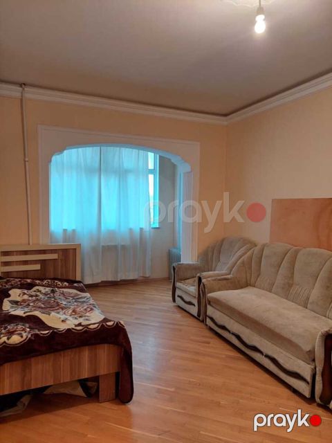 Satılır 4 otaqlı köhnə tikili 106 m² — Bakı