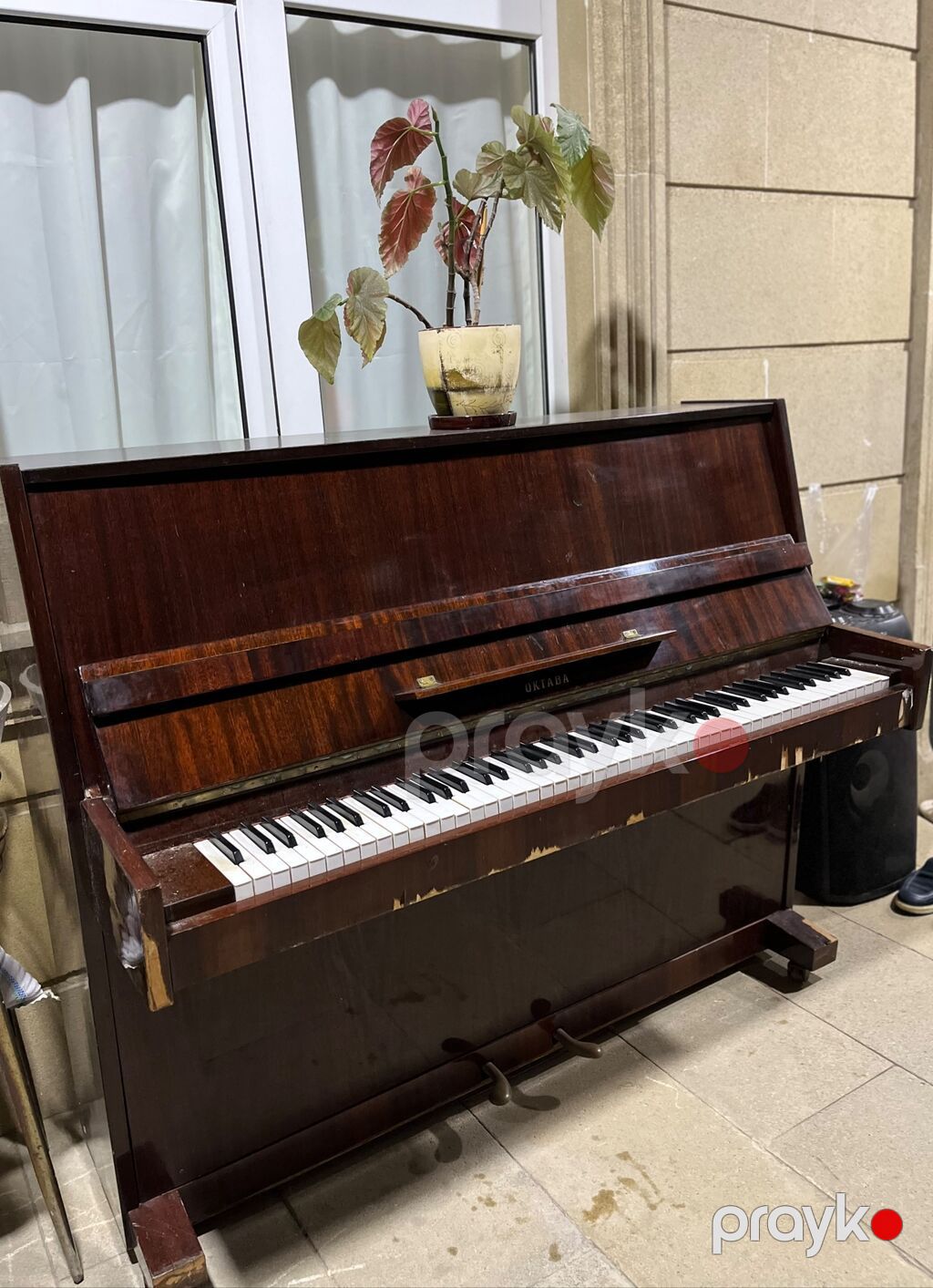 Upright piano – “Ukraina” markası (klaviatura qapağında — Pianino və digər klaviş alətləri, Masazır (4)