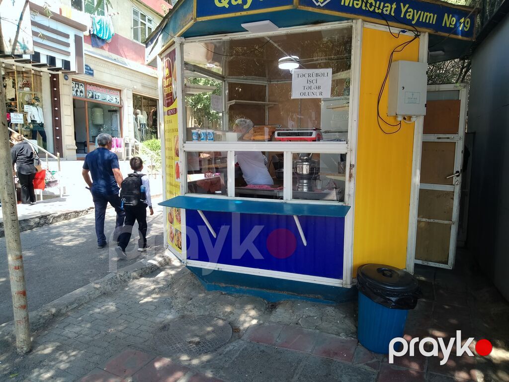 Təcrübəli xəmirçi tələb olunur. “Zolotoy Çeburek” küçə köşkü – isti un — Qida məhsulları, Bakı (5)