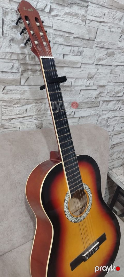 Klassik akustik gitara – sunburst (sarıdan qara keçidli) boyalı — Bakı