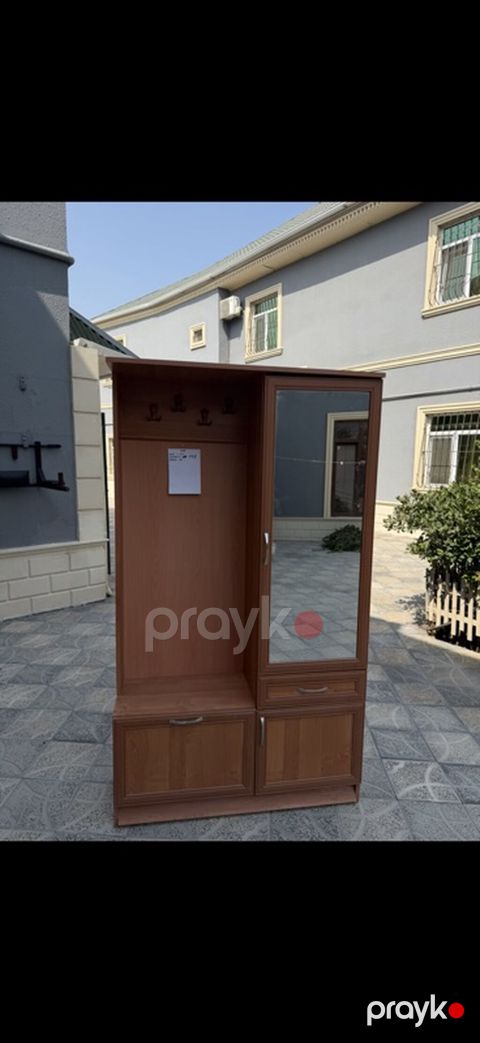Dəhliz üçün çoxfunksiyalı asılqanlı dolab normal veziyetde Endirim