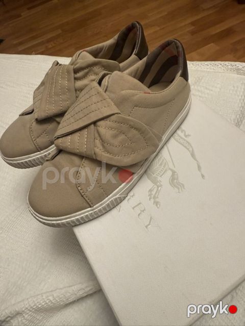 Burberry qadın krossovkaları - Model: Burberry slip-on krossovka — Bakı