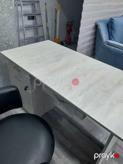 Ofis icarəyə verilir.Tam təmirli.3 ədəd ofis dəsti(kreslo+yazı — Bakı