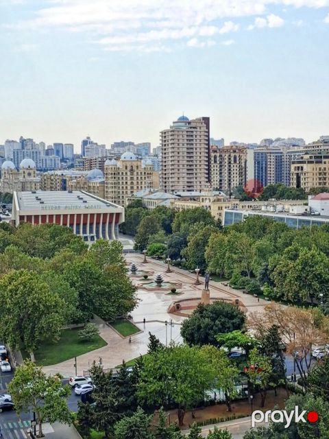 Satılır 4 otaqlı yeni tikili 200 m² — Bakı