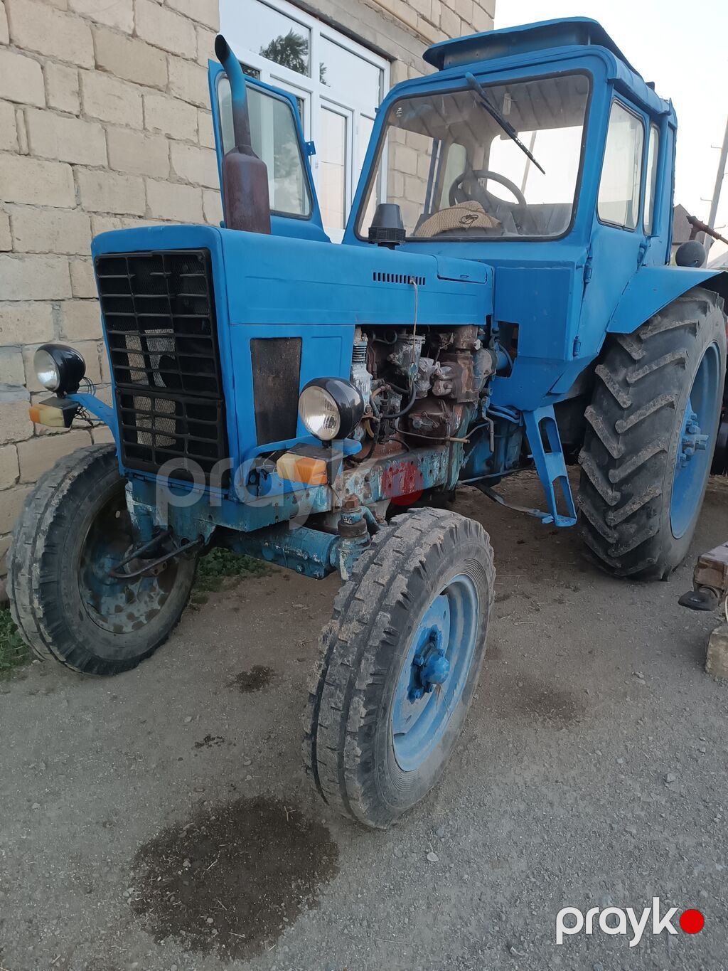 Mavi rəngli MTZ tipli təkərli kənd təsərrüfatı traktoru.İli 1990 — Traktorlar, Masallı (4)