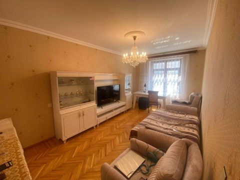 Satılır 4 otaqlı köhnə tikili 110 m² — Bakı