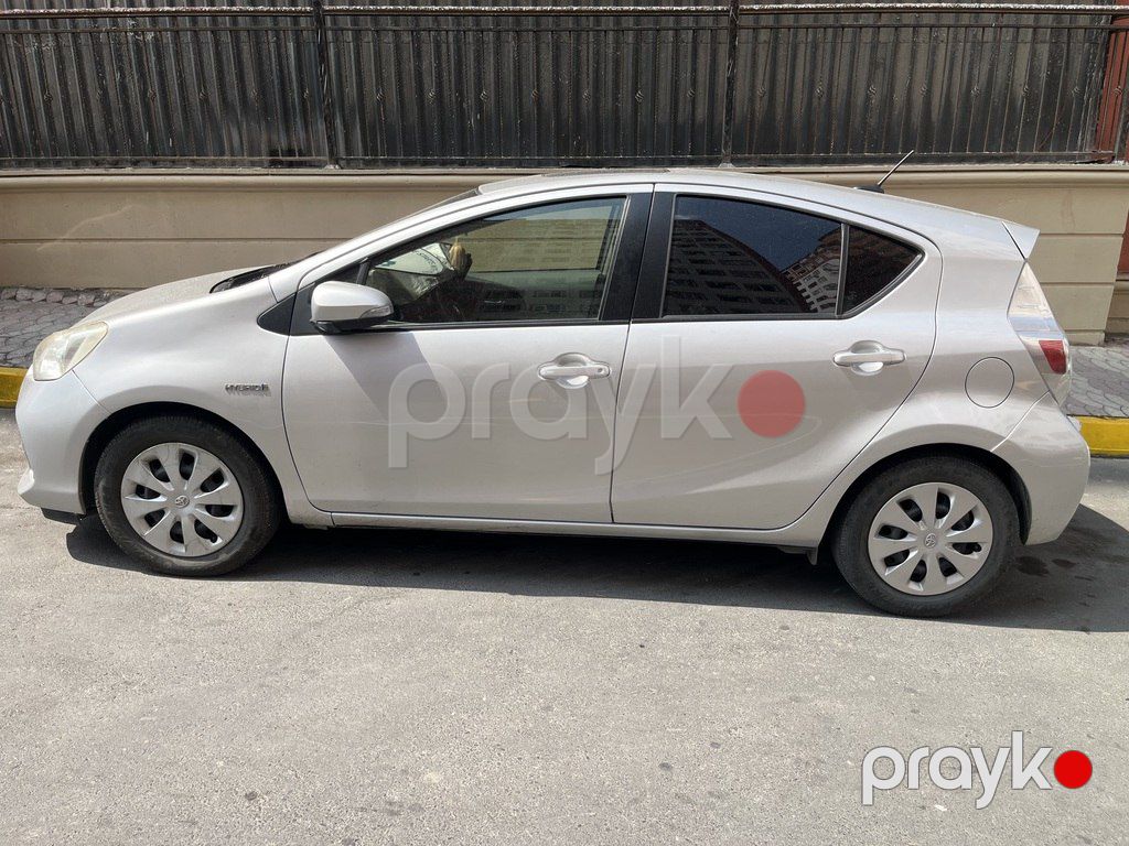 Toyota Prius C, 1.5 L, 0.9 kWh, 2014 il, 160 934 km — Avtomobillər, Bakı (2)
