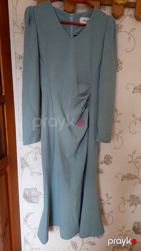 Mavi-yaşıl rəngdə zərif qadın paltarı - Model: uzunqol, V formalı yaxa — Beyləqan