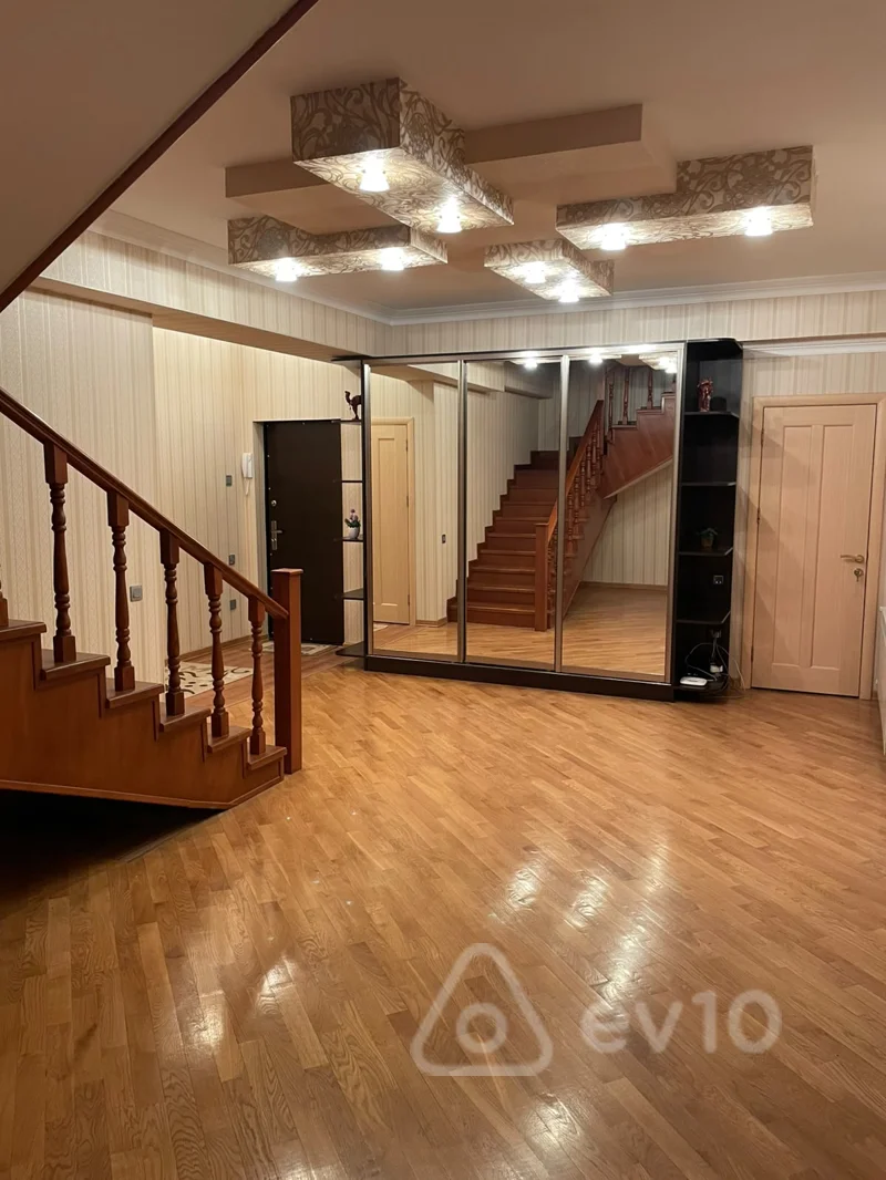 6 otaqlı mənzil, 300 m², Ənvər Hüseyinov küçəsi — Mənzil, Bakı (11)