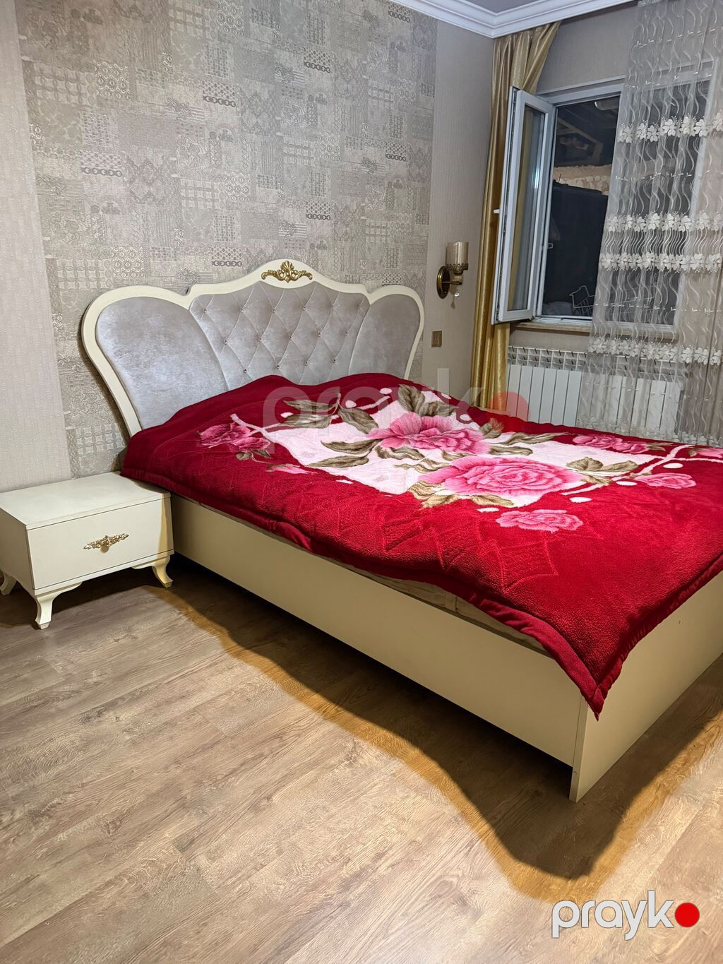 Klassik üslubda yataq otağı dəsti Tərkibi: - 6 qapılı dolab: ortada — Yataq otağı mobilya dəstləri, Masazır (2)