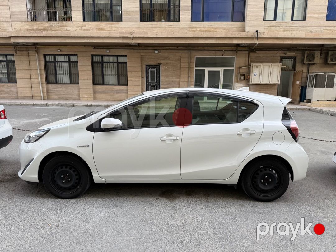 "Toyota Aqua", icarəsi — Avtomobil icarəsi, Bakı (2)