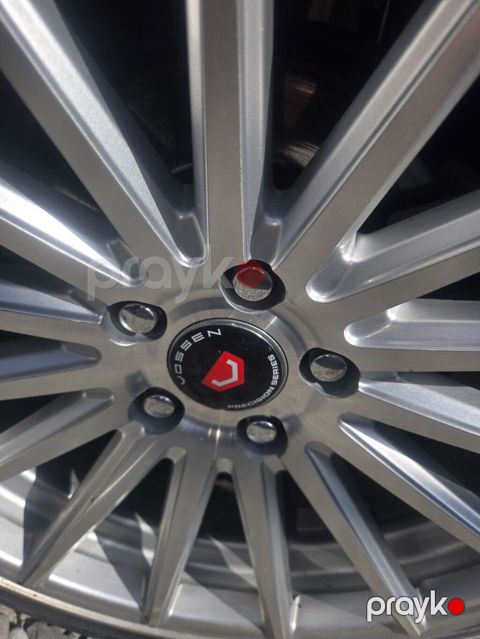 İşlənmiş Disk təkər Vossen 215 / 45 / R 17, 5 Boltlu — Bakı