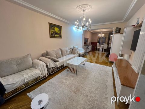 Satılır 4 otaqlı köhnə tikili 125 m² — Bakı