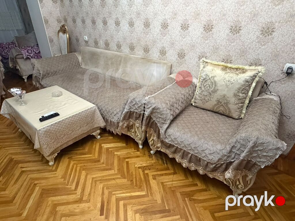 Klassik üslubda yumşaq mebel dəsti - Tərkib: 1 ədəd geniş divan, 1 — Yumşaq mobilya dəstləri, Bakı (2)