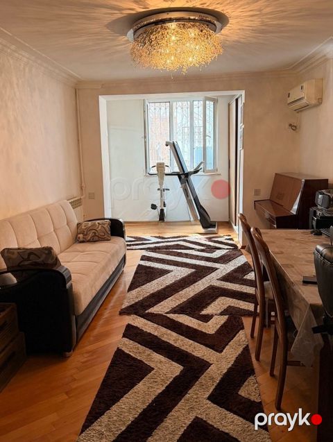 Satılır 2 otaqlı köhnə tikili 60 m² — Bakı