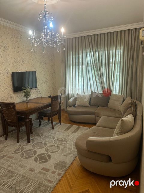 Satılır 5 otaqlı köhnə tikili 120 m² — Bakı