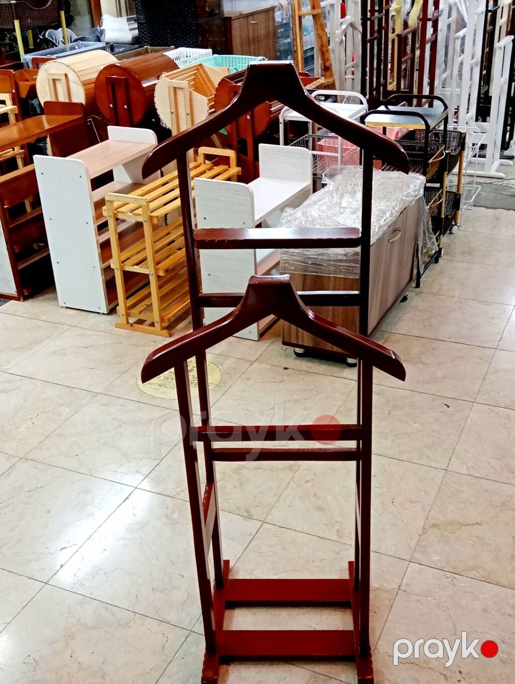 Taxta paltar asılqanı – klassik “valet stand” ünvan Amay ticarət — Asılacaqlar, Bakı (2)
