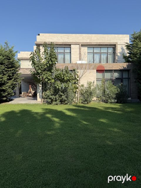 Satılır 10 otaqlı həyət evi/bağ evi 800 m² — Bakı