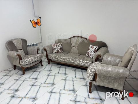 Divan dəsti – 280 AZN Ünvan: H. Aslanov Samirə 3 parçalı salon — Bakı