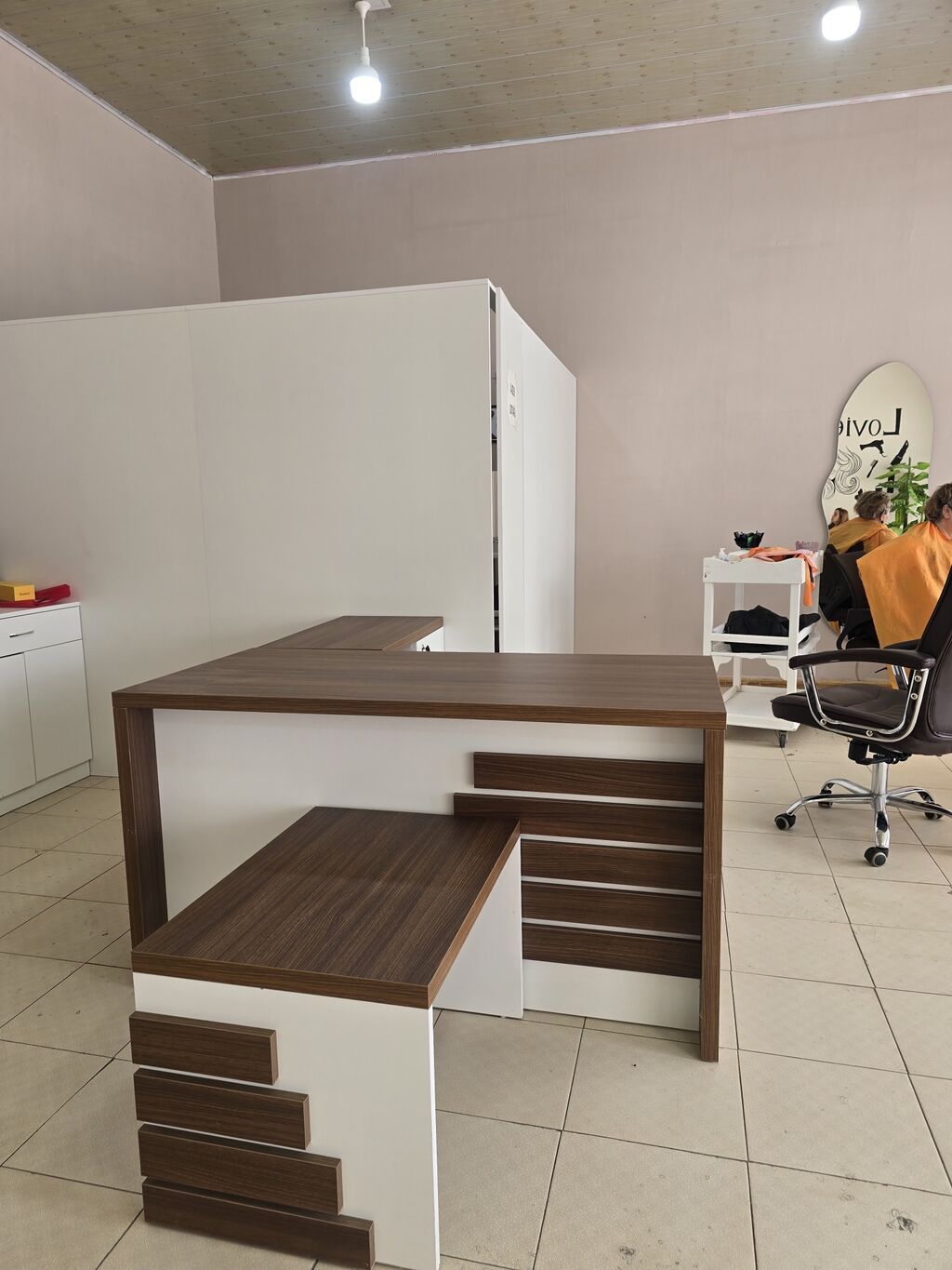 Ofis/biznes üçün mebel dəsti - L formalı recepsiyon/iş masası: Ağ və — Ofis mebeli, Bakı (10)