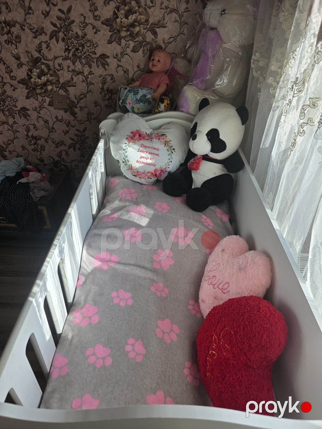 Uşaq beşiyi – komodlu, çekmecəli model - Rəng: ağ və açıq çəhrayı — Bəşikləri, Mingəçevir (3)