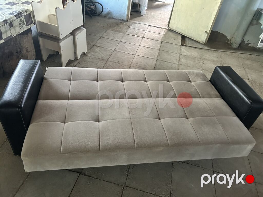 Çevrilən divan – bej oturacaq/süet toxumalı parça və qara eko‑dəri — Divanlər, Sumqayıt (4)