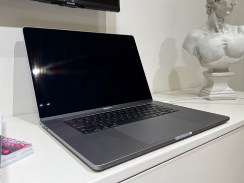 Macbook Pro 2019 16” AMD Radeon Pro 5300M — Bakı