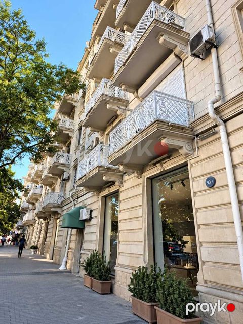 Satılır 3 otaqlı köhnə tikili 71 m² — Bakı