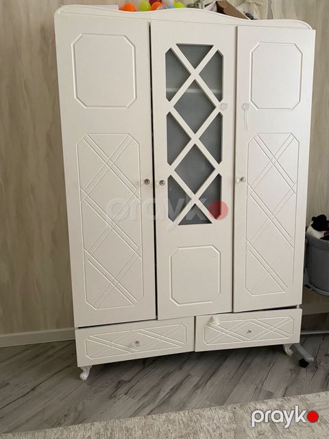 Dolab satılır qiyməti 190 manat baha alınıb köç səbəbi ilə satılır
