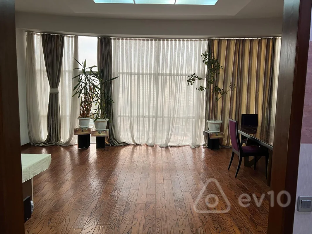 2 otaqlı mənzil, 120 m², 28 may — Bakı
