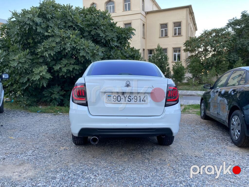 Lada Granta sedan – ağ rəng, 4 qapılı, öndən görünüşlü müasir radiator — Avtomobillər, Hacıqabul (5)