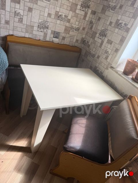 Mətbəx masa dəsti satılır divanı ilə birlikdə 150₼. Ünvan — Digah