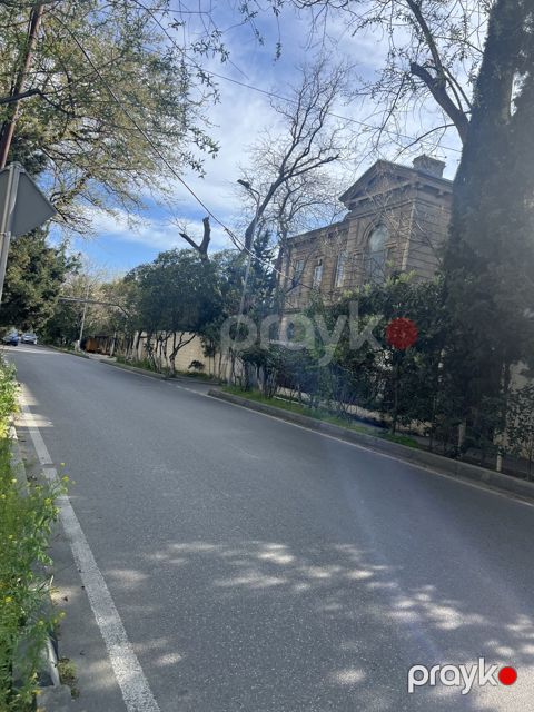 Satılır 4 otaqlı köhnə tikili 80 m² — Bakı