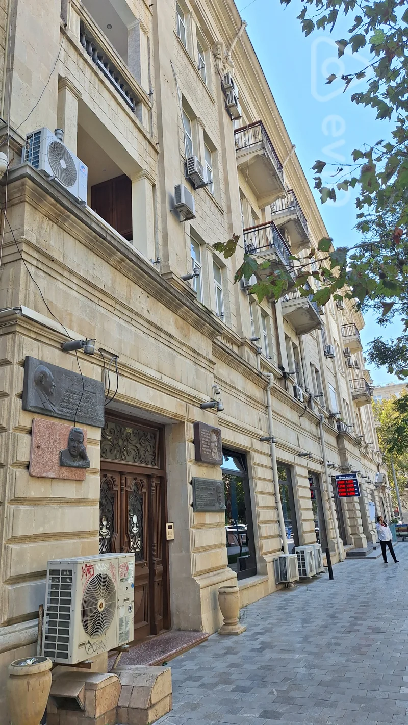 3 otaqlı mənzil, 100 m², Nizami küc 55ev55 — kirayə — Bakı