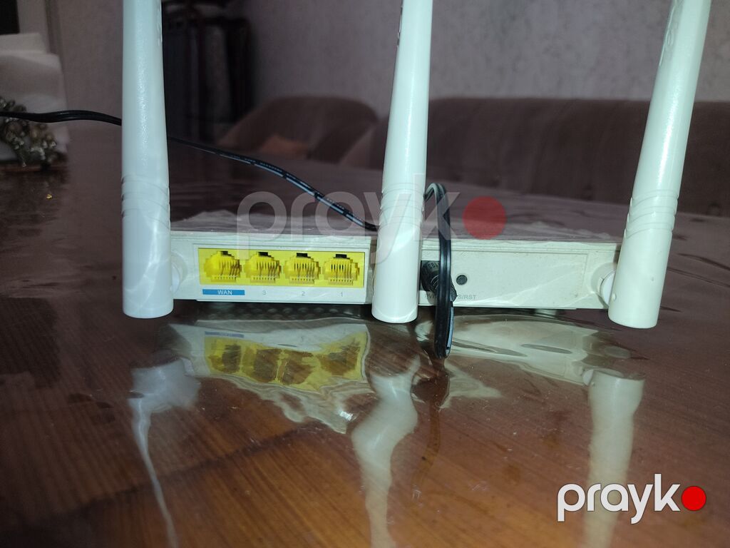 İki ədəd Wi‑Fi router paketi. 1) Tenda Wi‑Fi router - 3 ədəd xarici — Şəbəkə və server avadanlığı, Bakı (2)