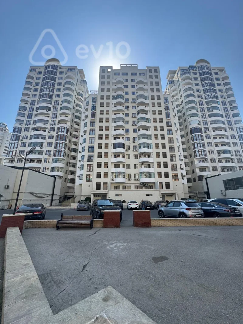 3 otaqlı mənzil, 123 m², Azər Əliyev küçəsi — Bakı