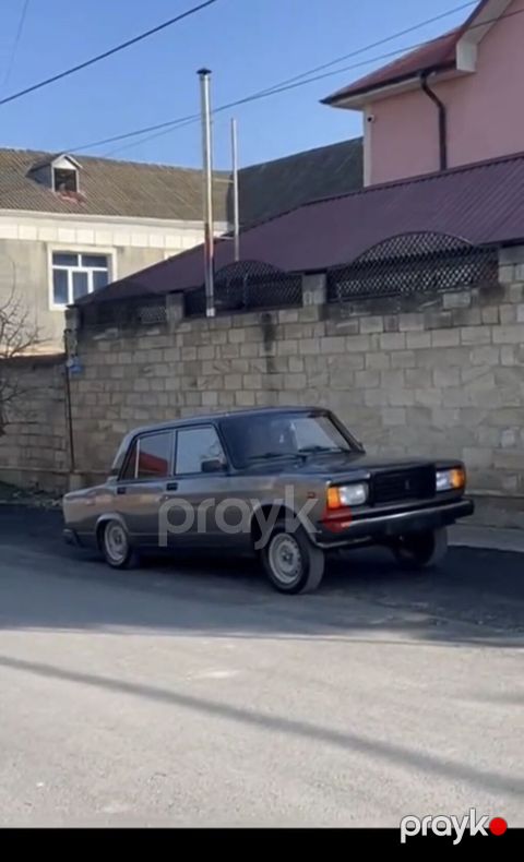 VAZ 2107 sedan - Korpus: 4 qapılı klassik sedan, boz/metallik rəng — Xaçmaz