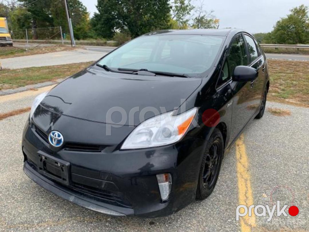 Toyota Prius icarəsi — Avtomobil icarəsi, Bakı (2)