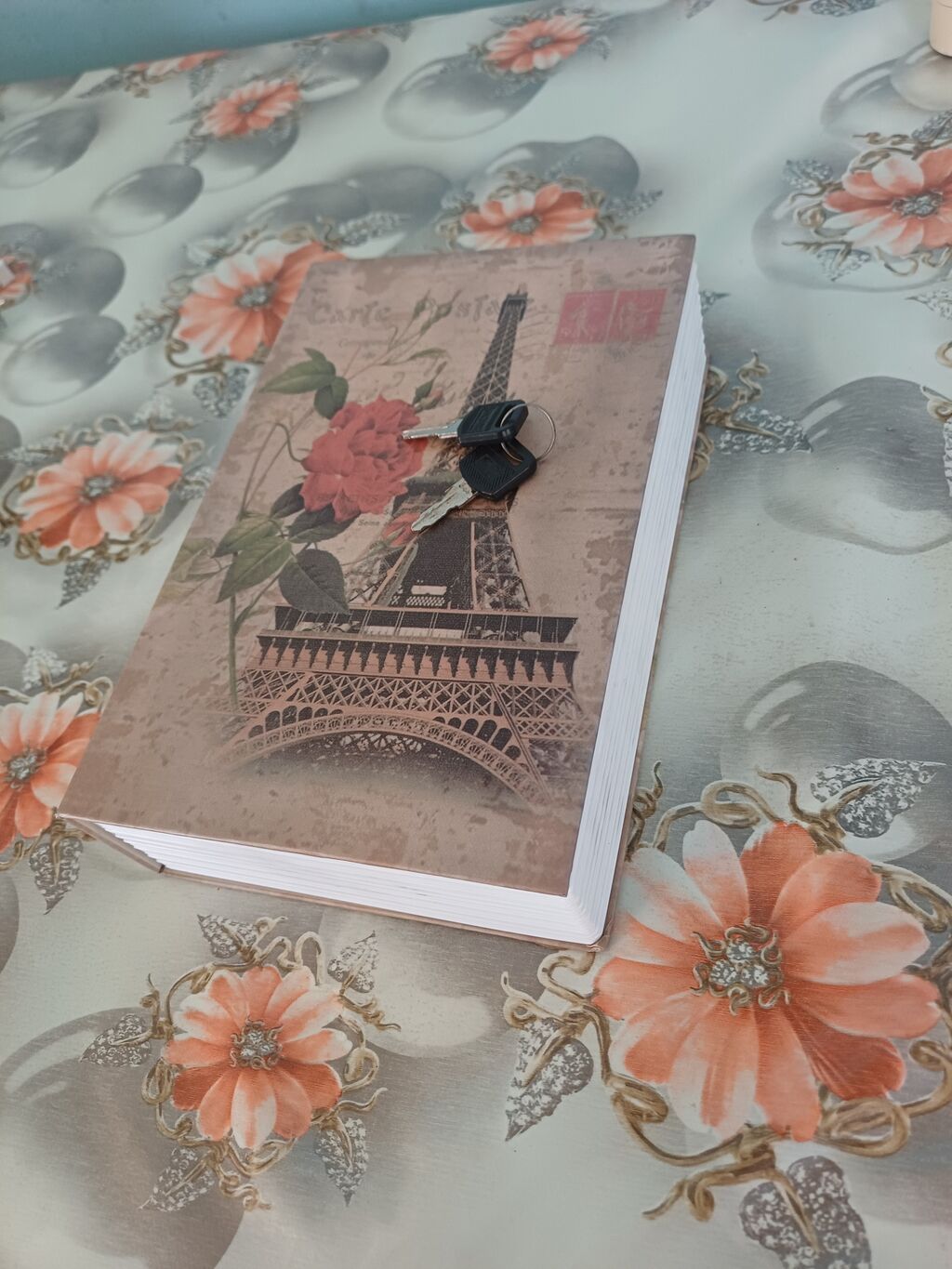 Gizli seyf-kitab (Eiffel qülləsi dizaynlı) - Xarici görünüş: üz — Seyfləri, Digah (2)