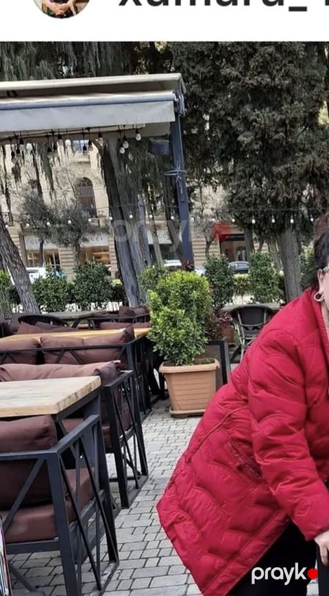 Qadınlar üçün qırmızı rəngli uzun şişmə gödəkçə - Dizayn: beldən — Masazır