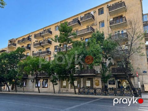 Satılır 5 otaqlı köhnə tikili 150 m² — Bakı