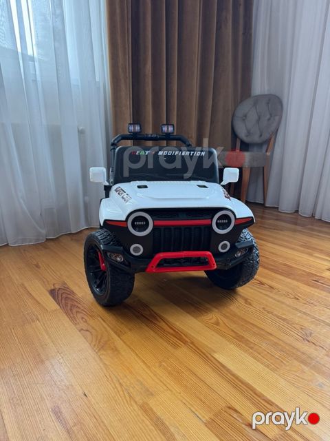 Jeep maşını — Bakı