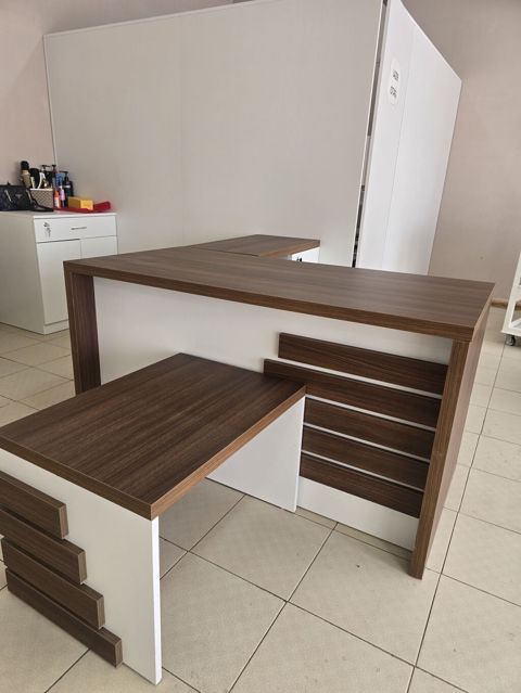 Ofis/biznes üçün mebel dəsti - L formalı recepsiyon/iş masası: Ağ və — Bakı